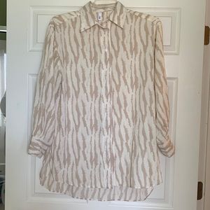 Glam, zebra print, button up blouse. Long sleeved and light weight.